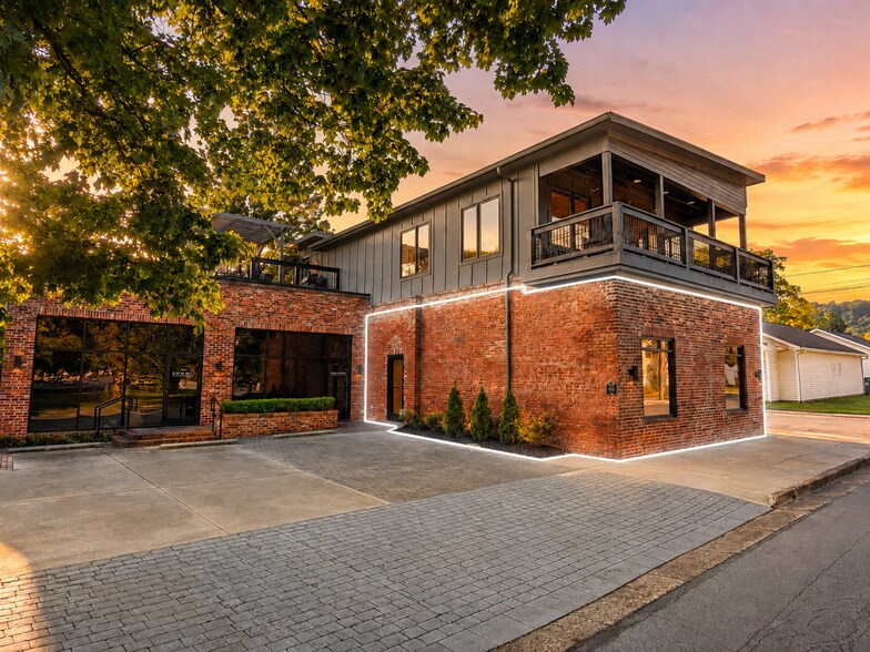 413 Spears Ave, Chattanooga, TN à louer - Photo de l’immeuble – Image 1 sur 24
