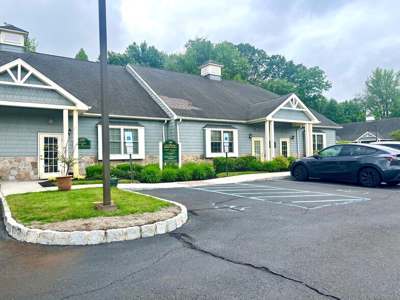 212 W Route 38, Moorestown, NJ à vendre - Photo principale – Image 1 sur 24