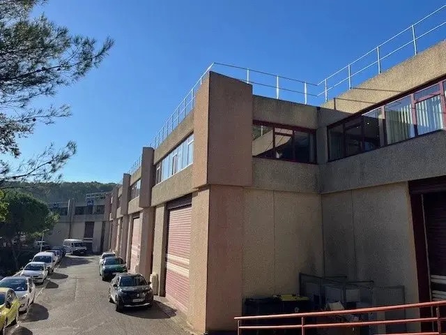 Industriel/Logistique dans Vallauris à louer - Photo de l’immeuble – Image 1 sur 18