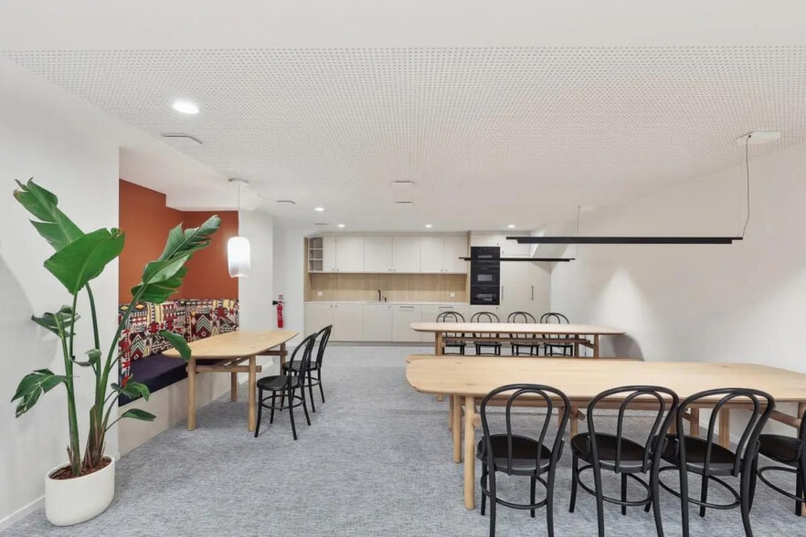 68 Rue Nollet, Paris à louer - Photo de l’immeuble – Image 3 sur 10