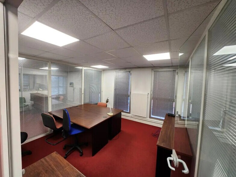 8 Place Du Ponceau, Cergy à vendre - Photo de l’immeuble – Image 3 sur 5