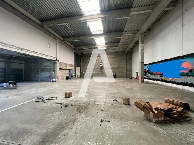 Plus de détails pour Local d'activités à louer