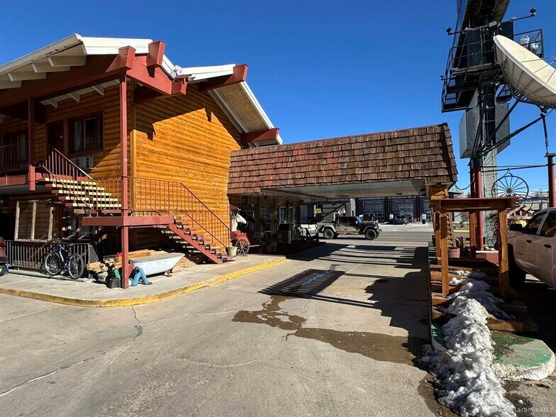 960 N 3rd St, Laramie, WY à vendre - Photo de l’immeuble – Image 2 sur 4