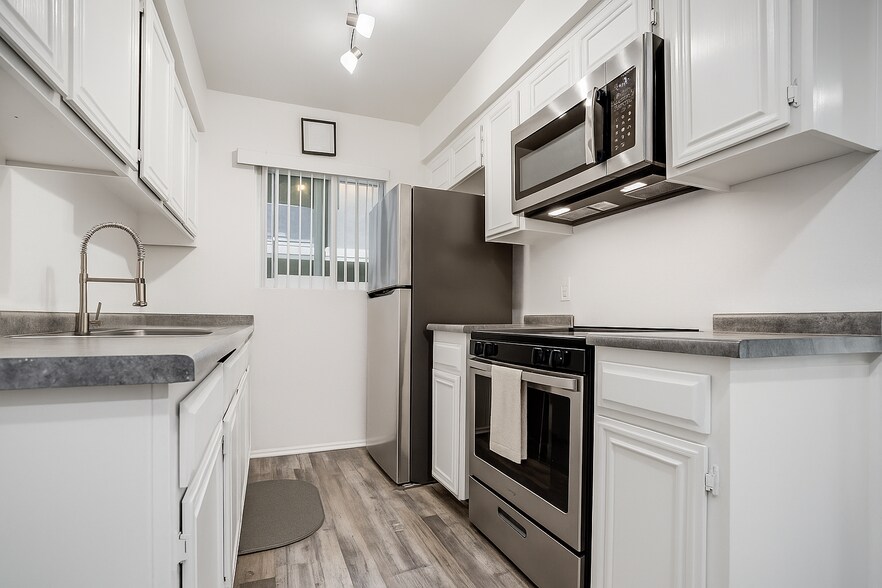 5358 Circle Dr, Sherman Oaks, CA à vendre - Photo de l’immeuble – Image 2 sur 16