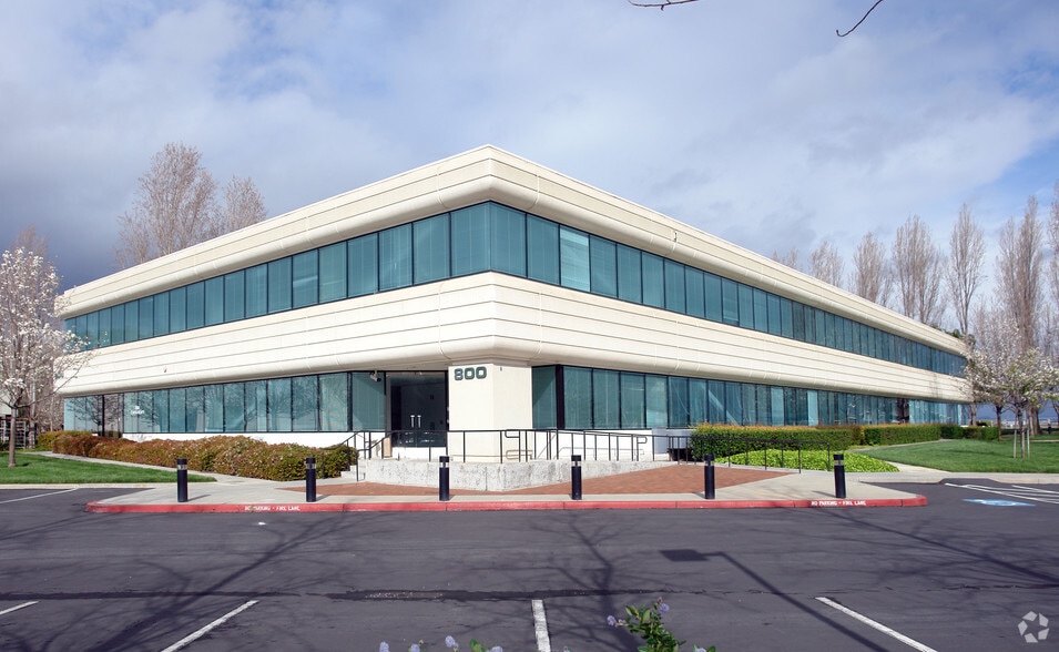 800 Chesapeake Dr, Redwood City, CA à louer - Photo principale – Image 1 sur 2