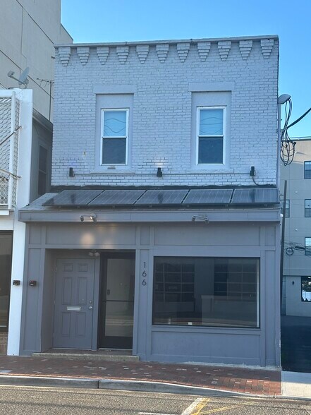 166 Monmouth St, Red Bank, NJ à louer - Photo de l’immeuble – Image 1 sur 29