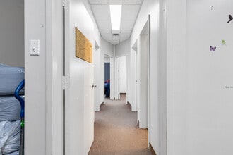 5843-5847 Ch De La Côte-Des-Neiges, Montréal, QC à louer Photo intérieure– Image 2 sur 8