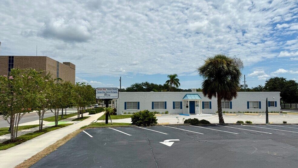 1275 Cleveland St, Clearwater, FL à louer - Photo de l’immeuble – Image 3 sur 45