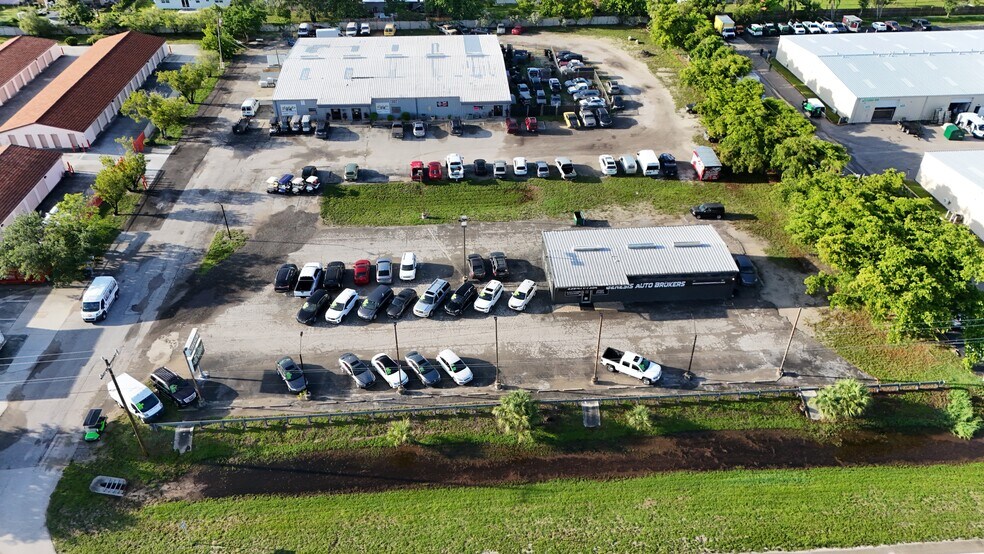 1302 NE Pine Island Rd, Cape Coral, FL à vendre - Photo de l’immeuble – Image 2 sur 3