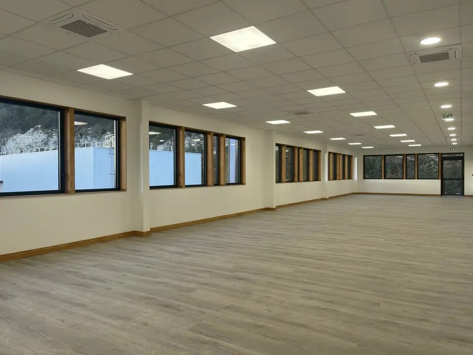 Bureau dans Oudalle à louer Photo de l’immeuble– Image 1 sur 9