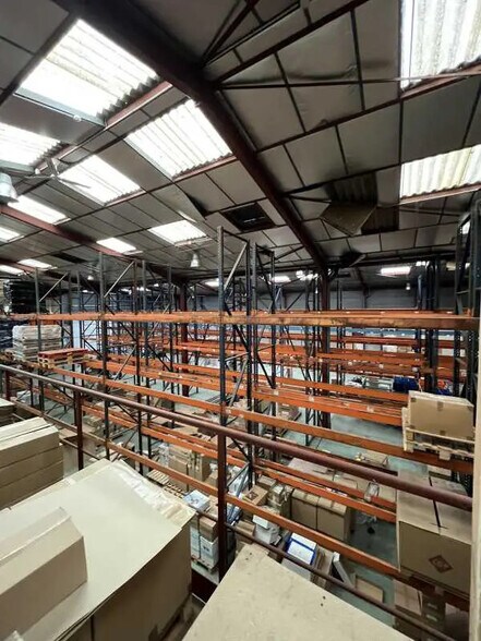 Industriel/Logistique dans Andilly à louer - Photo de l’immeuble – Image 2 sur 7