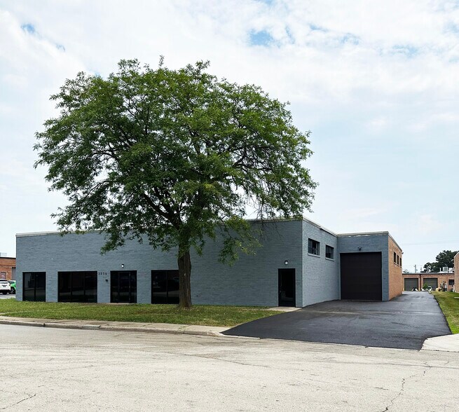 2375 American Ln, Elk Grove Village, IL à louer - Photo de l’immeuble – Image 1 sur 9