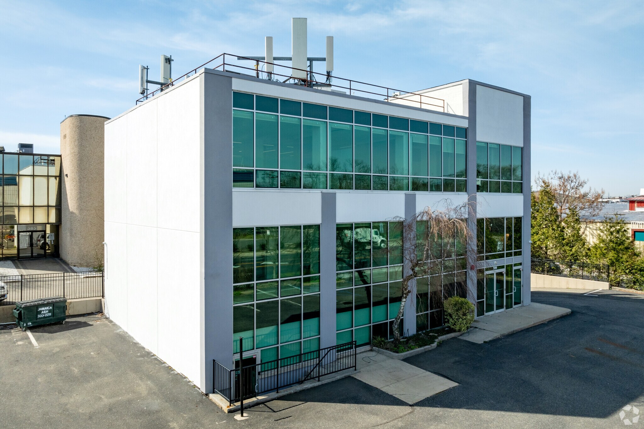 399 W John St, Hicksville, NY à vendre Photo de l’immeuble– Image 1 sur 9