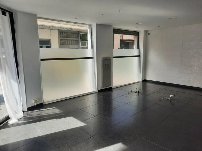 Local commercial dans Rouen à louer - Photo de l’immeuble – Image 3 sur 7