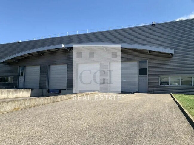 Plus de détails pour 50 Rue Jean Zay, Saint-Priest - Local d'activités à louer