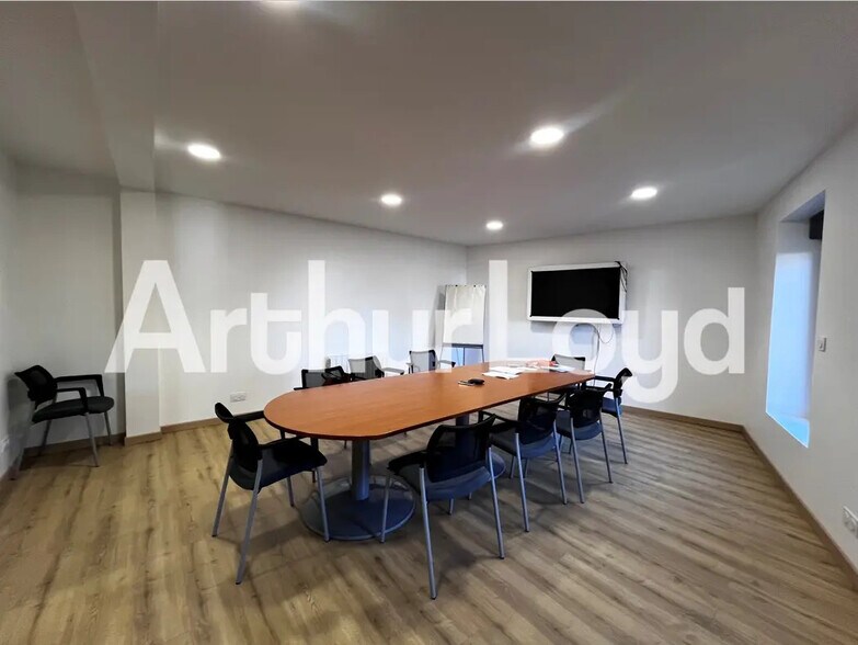 Bureau dans Tourville-sur-Odon à louer - Photo de l’immeuble – Image 2 sur 4