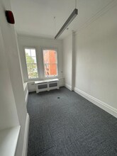 100 Hammersmith Rd, Londres à louer Photo intérieure– Image 2 sur 6