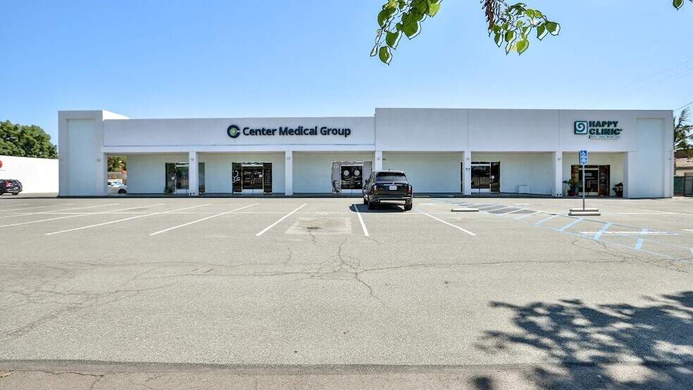 12372 Garden Grove Blvd, Garden Grove, CA à vendre - Photo de l’immeuble – Image 1 sur 22