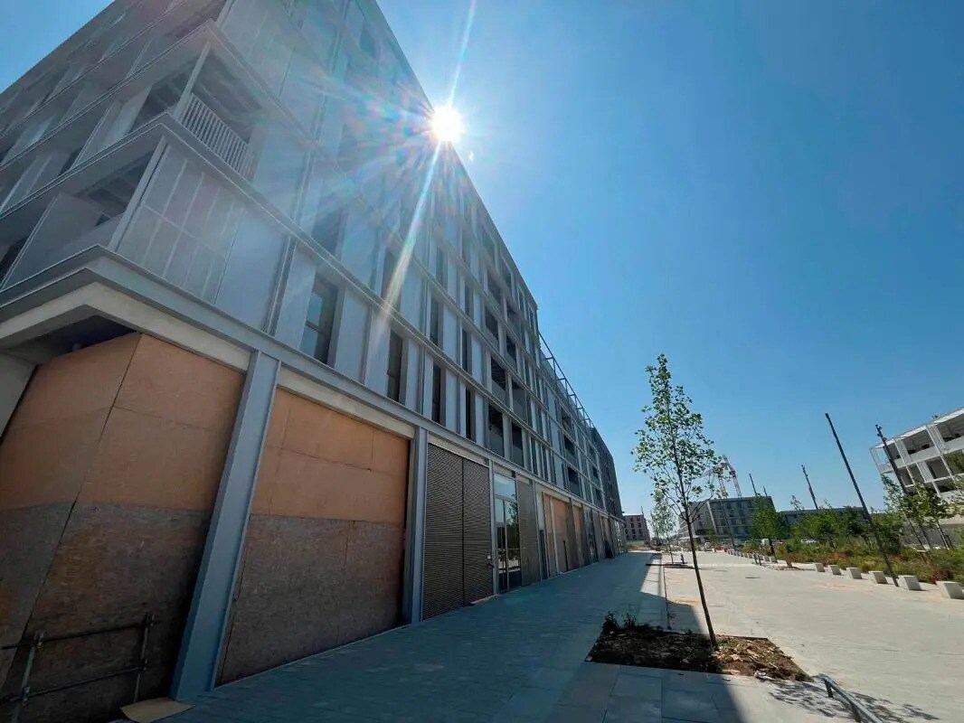 Local commercial dans Bussy-Saint-Georges à louer Photo de l’immeuble– Image 1 sur 5