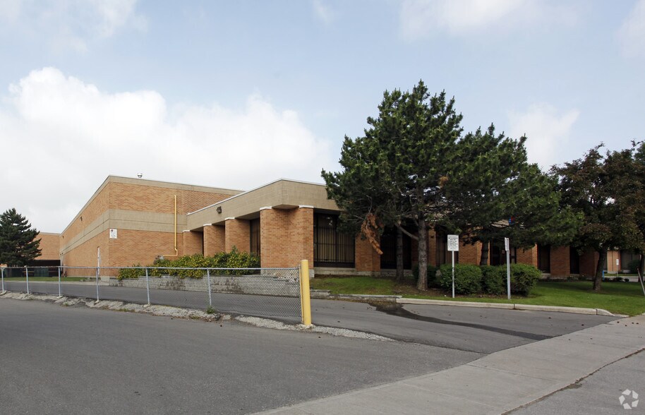 5600 Timberlea Blvd, Mississauga, ON à louer - Photo de l’immeuble – Image 2 sur 2