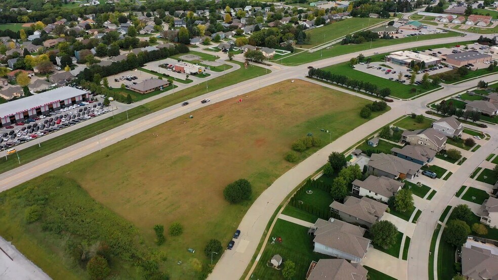 12110 Standing Stone Dr, Gretna, NE à vendre - Vidéo sur l’annonce professionnelle – Image 2 sur 4