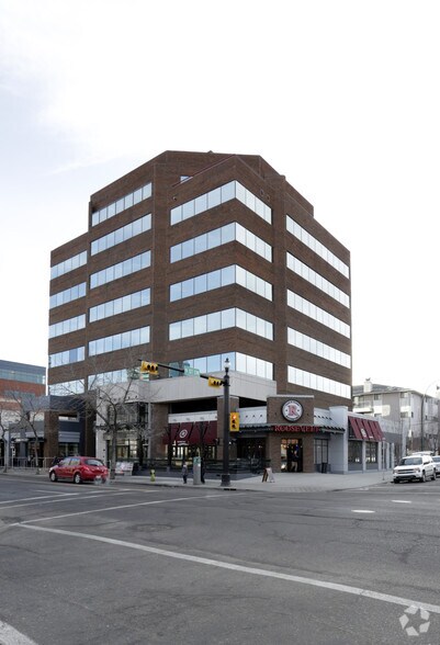 933 17th Ave SW, Calgary, AB à louer - Photo de l’immeuble – Image 3 sur 10