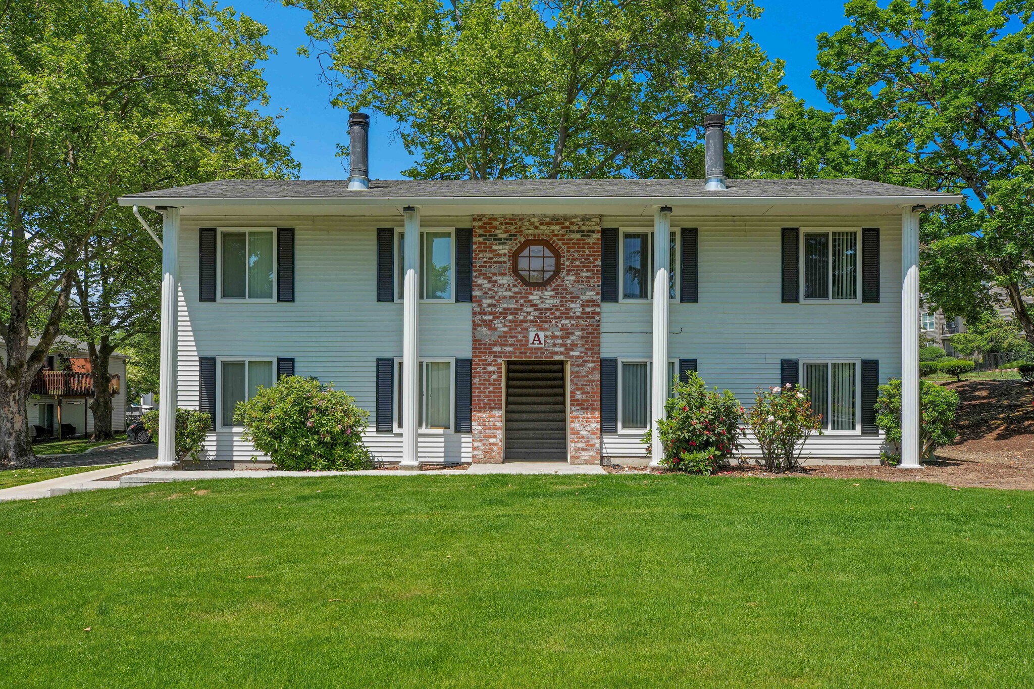 1700 Blankenship Rd W, West Linn, OR à vendre Photo de l’immeuble– Image 1 sur 7