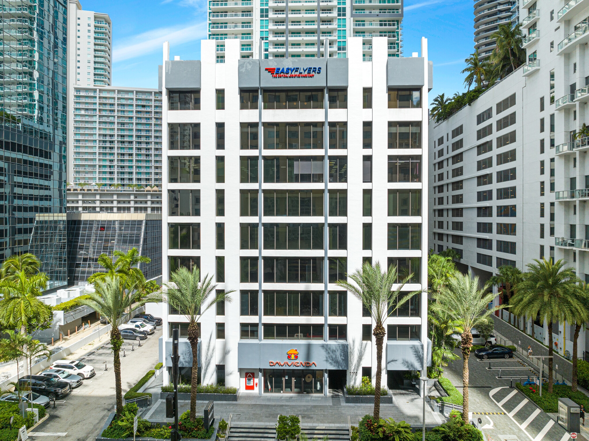 1110 Brickell Ave, Miami, FL à louer Photo de l’immeuble– Image 1 sur 13