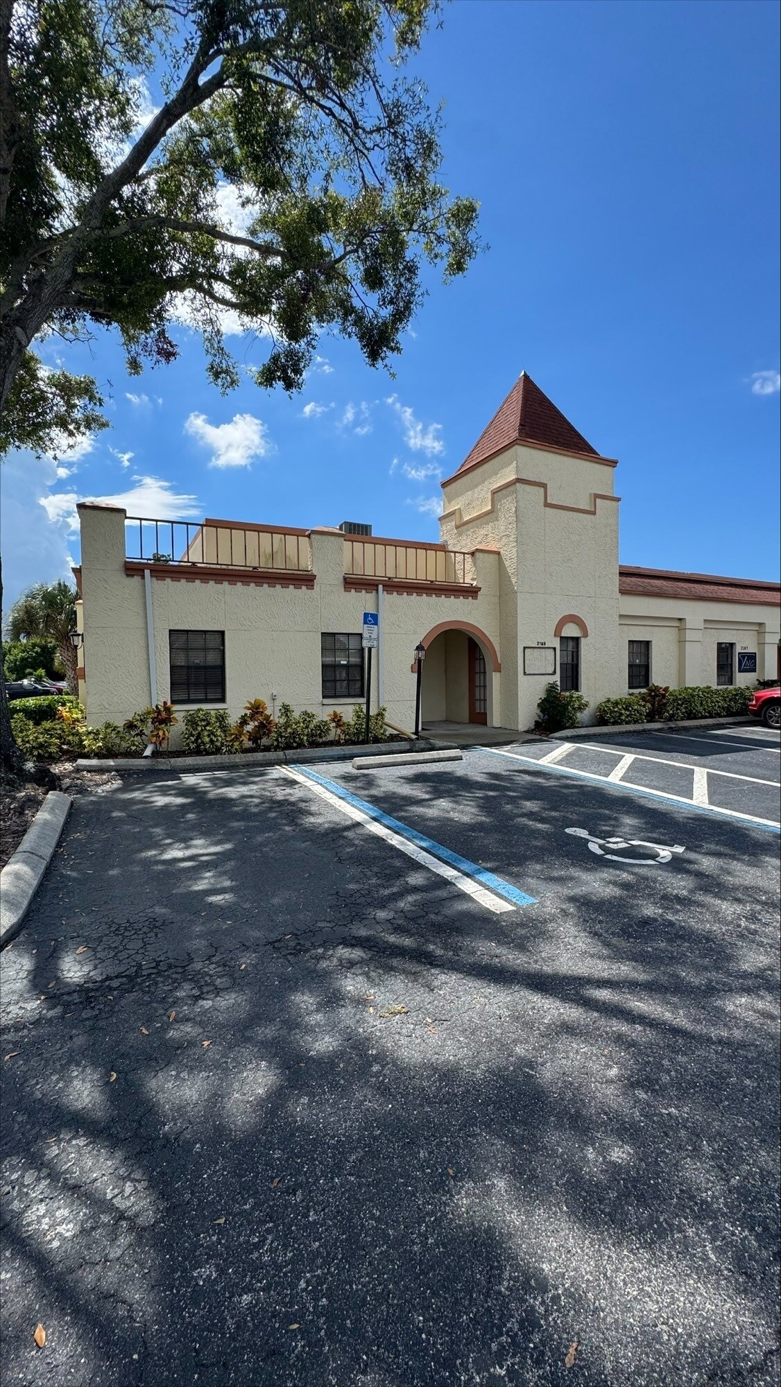 1684 N Belcher Rd, Clearwater, FL à louer Photo de l’immeuble– Image 1 sur 11