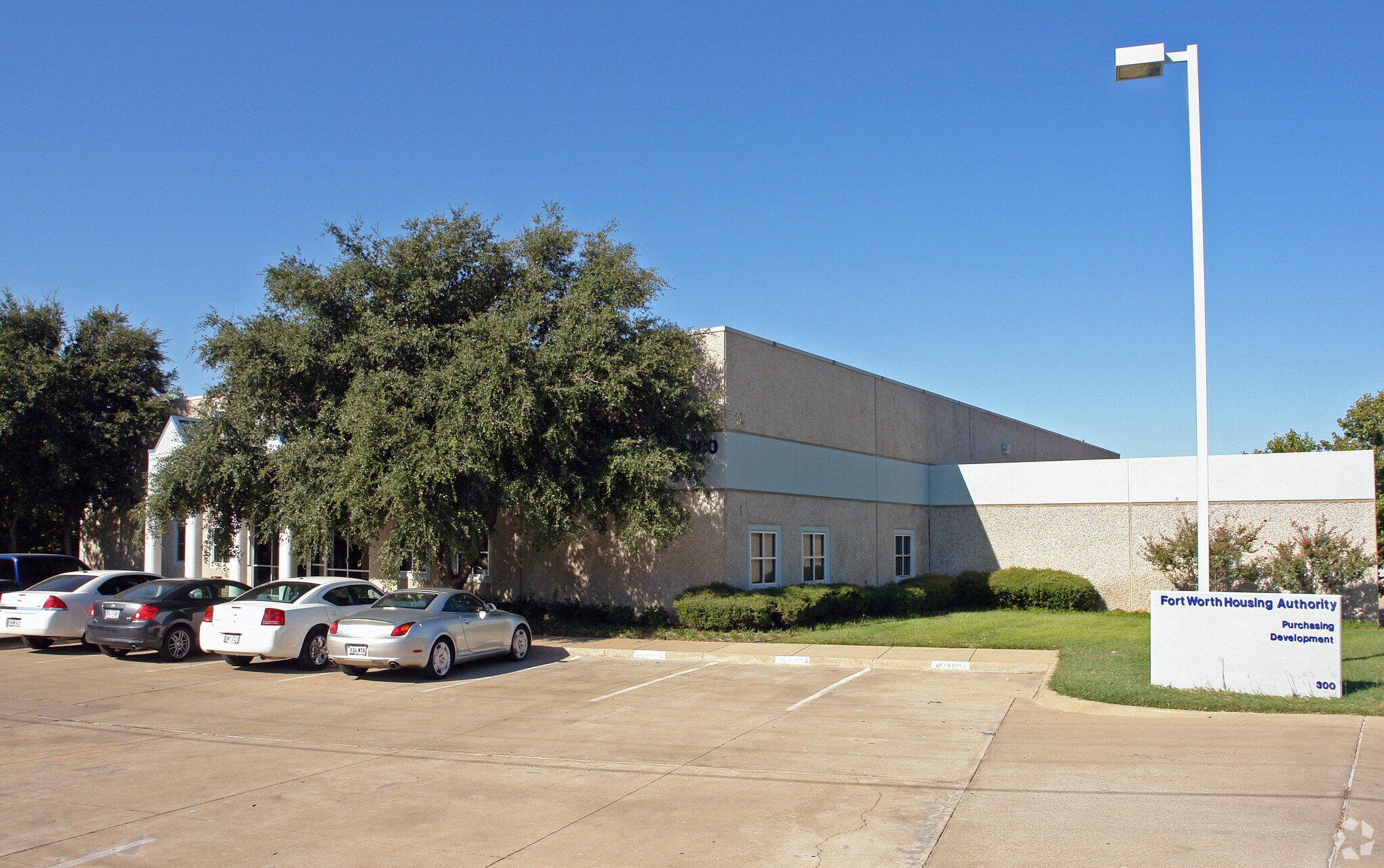 300 S Beach St, Fort Worth, TX à louer Photo de l’immeuble– Image 1 sur 5