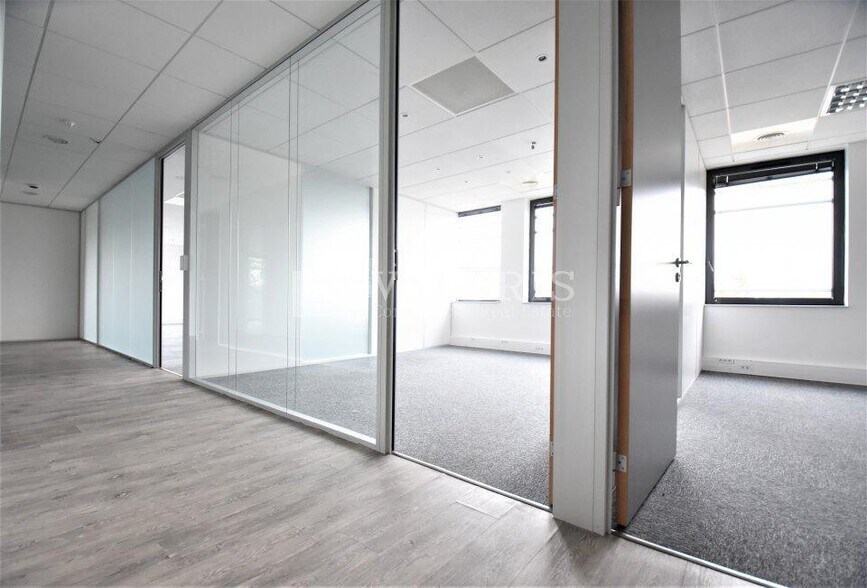 Bureau dans Saint-Priest à louer - Photo de l’immeuble – Image 3 sur 11