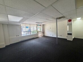 4390 Gallant Ave, North Vancouver District, BC à louer Photo intérieure– Image 2 sur 3