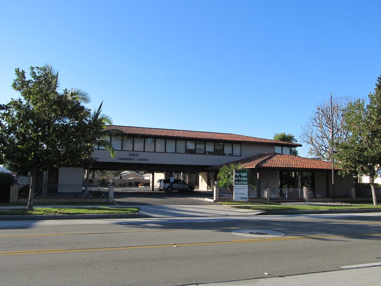 1616 E 4th St, Santa Ana, CA à louer - Photo principale – Image 1 sur 10