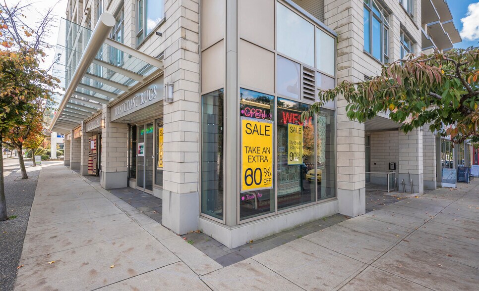 1705-1735 Burrard St, Vancouver, BC à vendre - Photo de l’immeuble – Image 3 sur 5