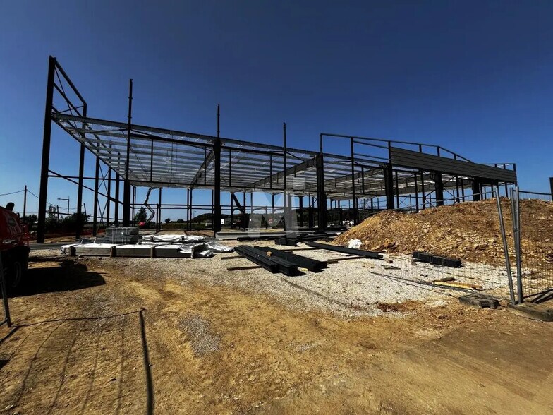 Local d'activités dans Moissy-Cramayel à vendre - Photo de la construction – Image 2 sur 6