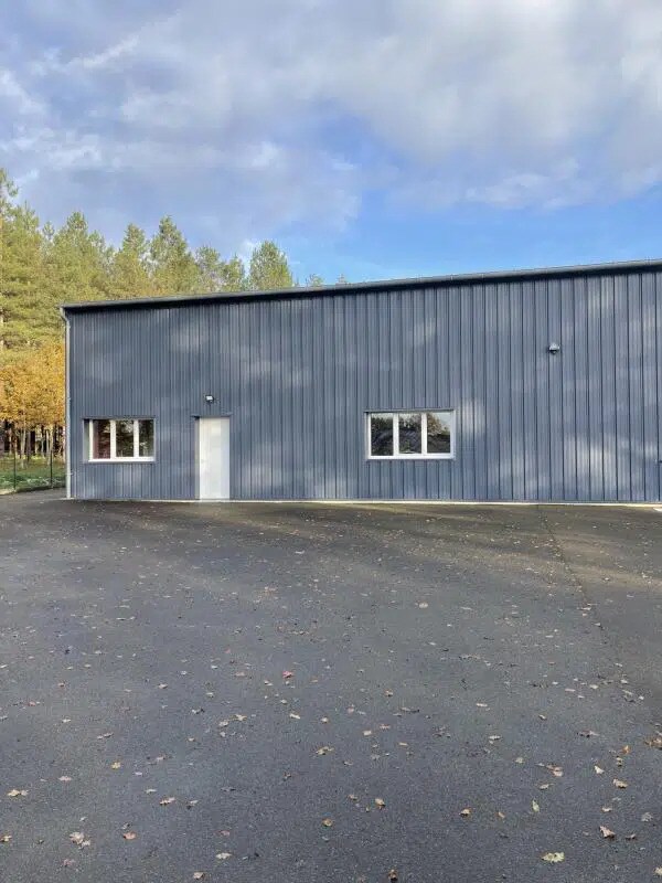 Local d’activités dans Saint-Mars-la-Brière à louer Photo de l’immeuble– Image 1 sur 9