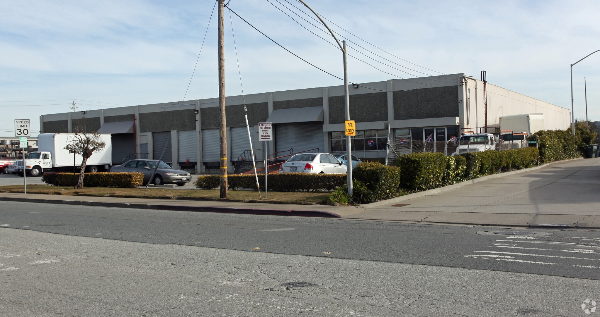 237 Harbor Way, South San Francisco, CA à louer Photo principale– Image 1 sur 8
