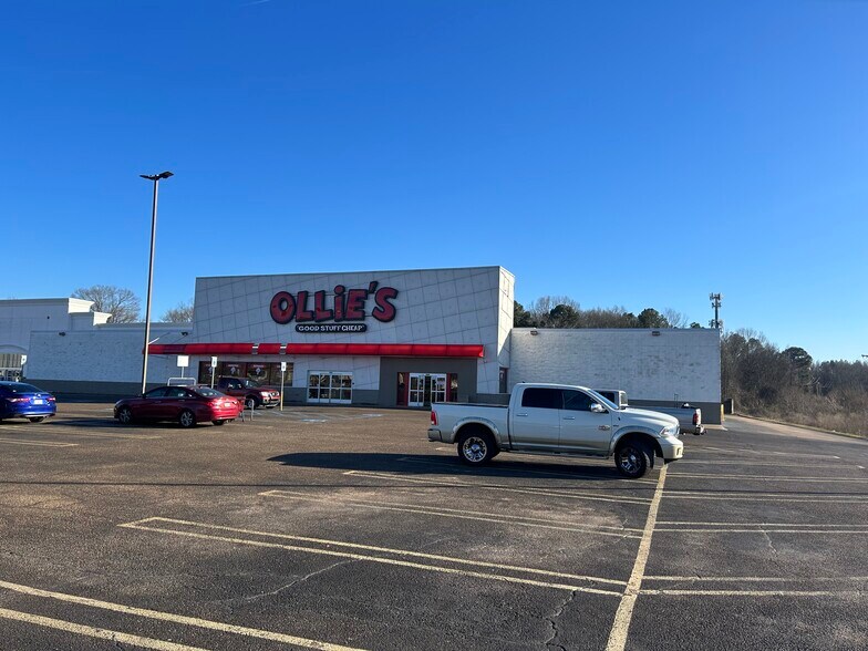 1175 E County Line Rd, Jackson, MS à louer - Photo de l’immeuble – Image 2 sur 8