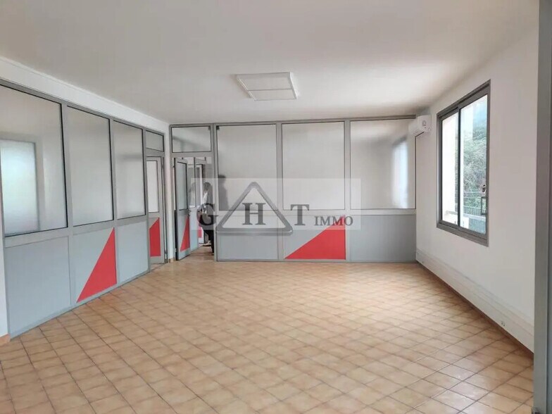 Bureau dans Grasse à louer - Photo de l’immeuble – Image 1 sur 5
