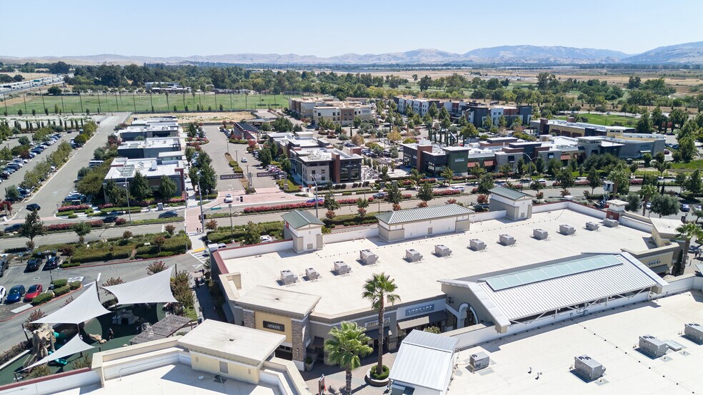 4705-4729 Livermore Outlets Dr, Livermore, CA à louer - Photo de l’immeuble – Image 3 sur 30