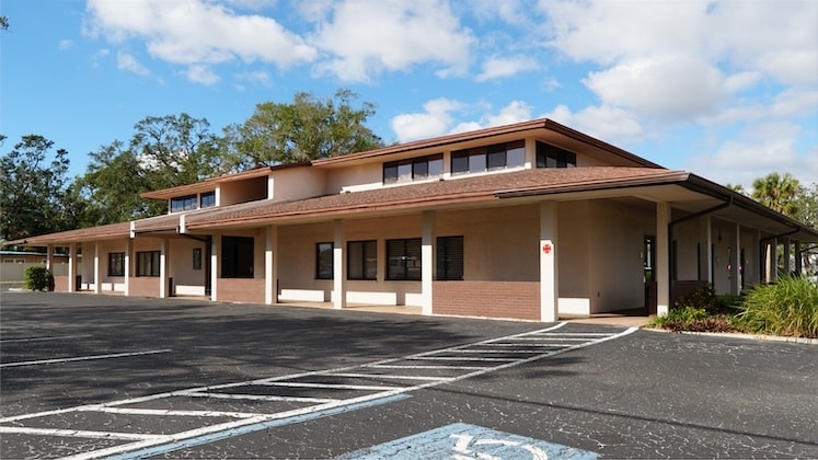 5550 26th St, Bradenton, FL 34207 - Lot Suite B -  - Photo intérieure - Image 1 of 10