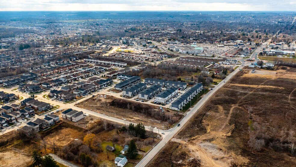 61-65 Nottinghill Dr, Cambridge, ON à vendre - Photo de l’immeuble – Image 2 sur 7