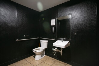 1615-1617 W Park Row Dr, Arlington, TX à louer Photo de l’immeuble– Image 1 sur 37