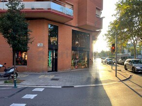 Local commercial dans L'Hospitalet de Llobregat, Barcelona à louer Photo de l’immeuble– Image 2 sur 22