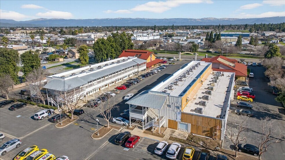1458-1468 Clovis Ave, Clovis, CA à louer - Photo de l’immeuble – Image 3 sur 31