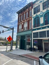 63 E Clinton St, Frankfort, IN à louer Photo de l’immeuble– Image 1 sur 10