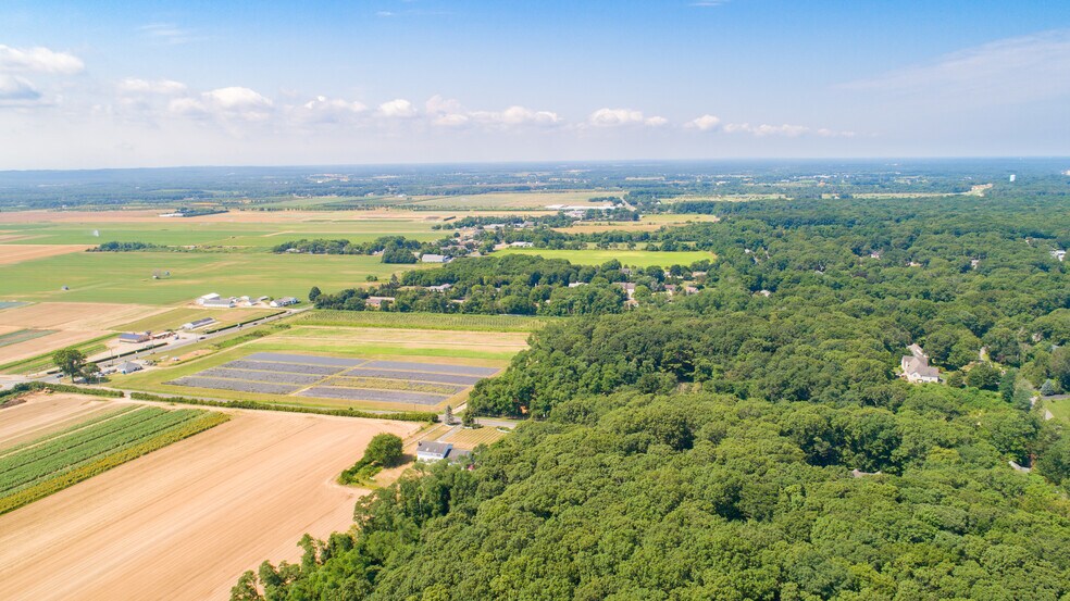 2551 Roanoke Ave, Riverhead, NY à vendre - Photo de l’immeuble – Image 3 sur 4