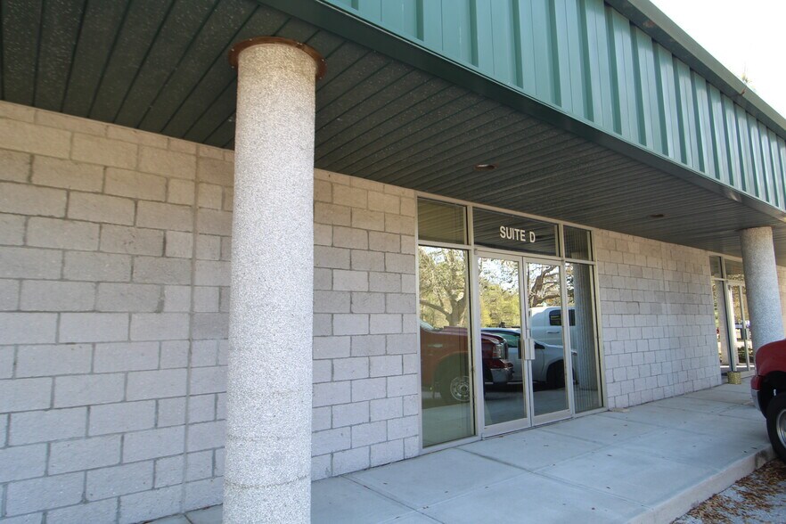 8111 Blaikie Ct, Sarasota, FL à louer - Photo de l’immeuble – Image 2 sur 2