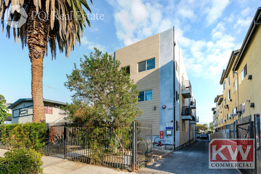 3324 N Chapman St, Los Angeles, CA à vendre - Photo de l’immeuble – Image 1 sur 16