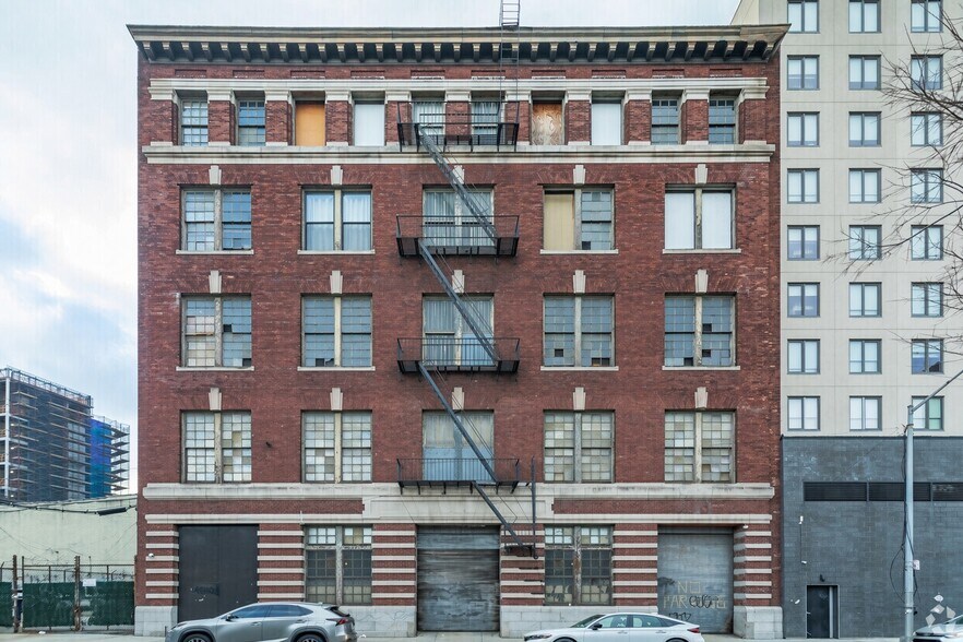 3-7 Canal Plaza Ave, Bronx, NY à vendre - Photo de l’immeuble – Image 1 sur 34
